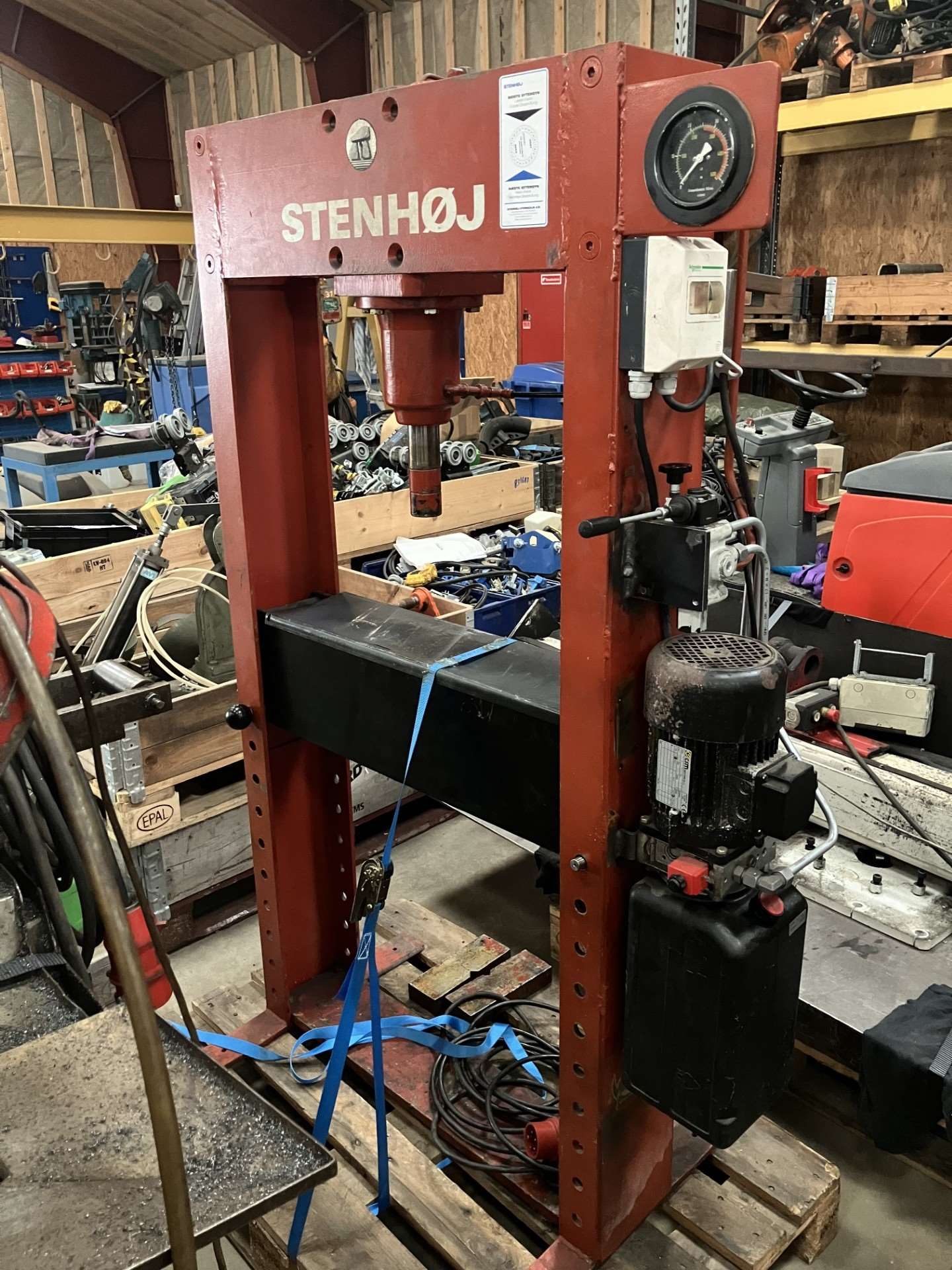 brugt_stenhoej_1520_vaerkstedspresser_med_motor
