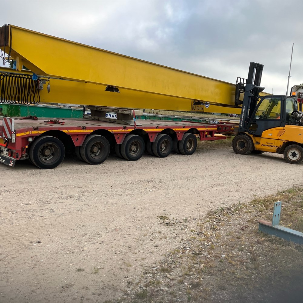 10 tons Traverskran med 21 meter spænd. Solgt til NSM Marine Offshore Service