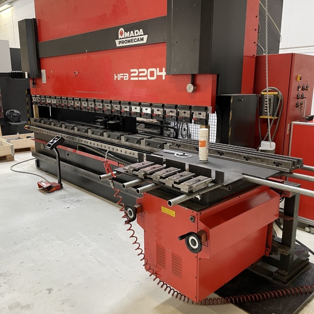 Amada Kantpresser 220 ton x 4000 mm. Solgt til FW Rørteknik